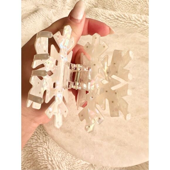 White Iradecent snowflake hair claw with rhinestone  - Picture 5 of 5